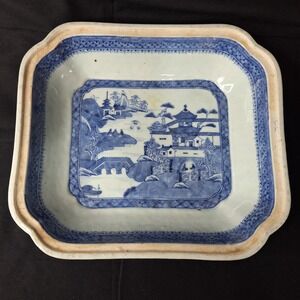 Antique 19th Century Chinese Export Nanking Porcelain Vegetable Dish Scalloped